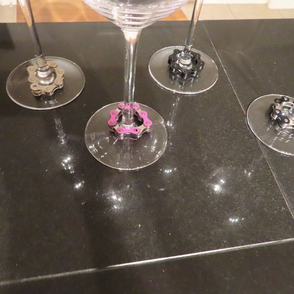 Magnetic Wine Glass Charms Colored Bike Chain Markers Christmas Gift Set Bikers - Picture 6 of 16